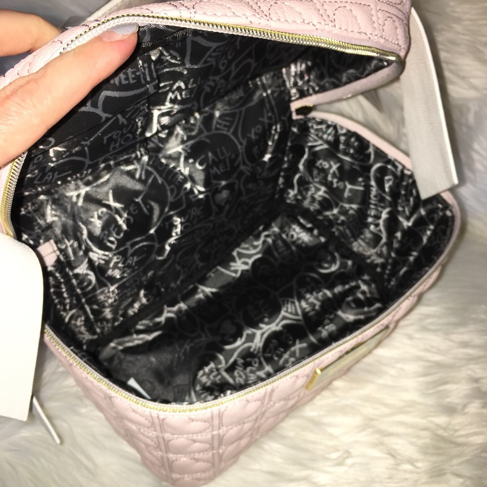 Betsey Train Case pink quilted bag bow hearts 💕 - Picture 7 of 8